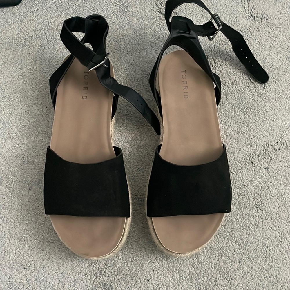 BLACK ESPADRILLE FLATFORM SANDALS